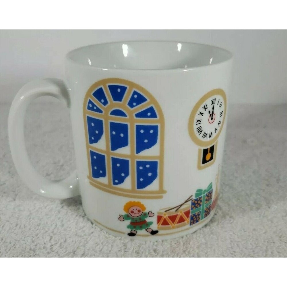 Avon Christmas Tree Santa Reindeer Coffee Cocoa Tea Mug 1985 Vintage Collectible